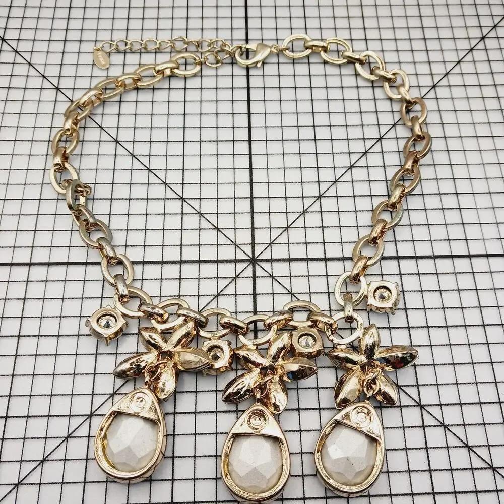 Necklace Statement Bib Red Crystal Rhinestone Gold Tone Floral Teardrop 2000's